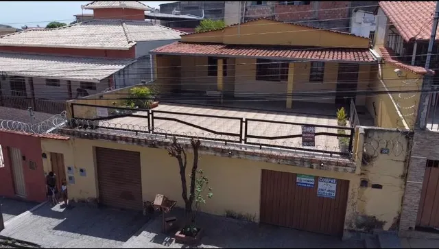Casa Monte Castelo, com 2 apt no fundo.
