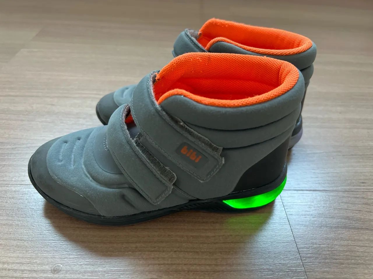 Tênis Bibi numeração 30 com luz de Led - Foto 4