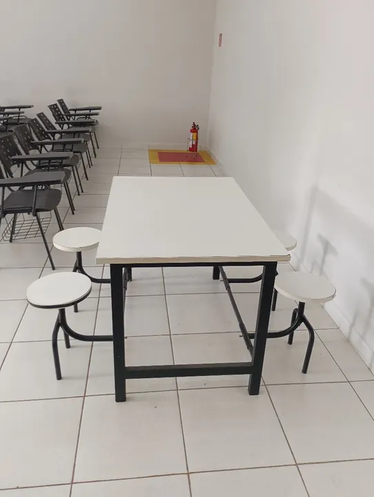 Mesa tipo refeitório 4 banquetas