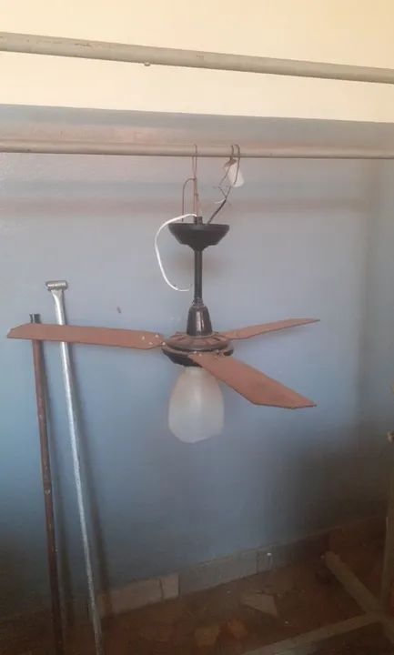 Ventilador de teto oferta 99.00 com lustre bom estado 