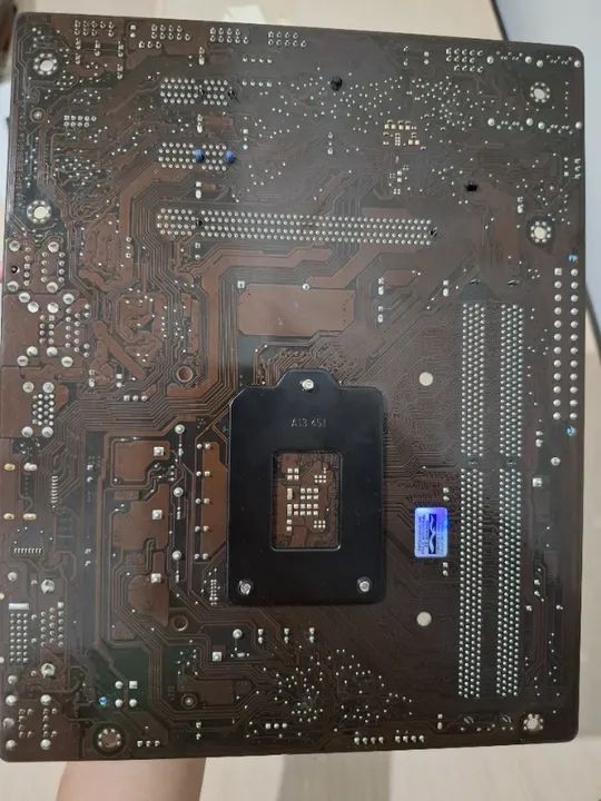 Placa mãe com processador i5 funcionando perfeito. Só a placa de rede que deve ter queimad - Foto 2