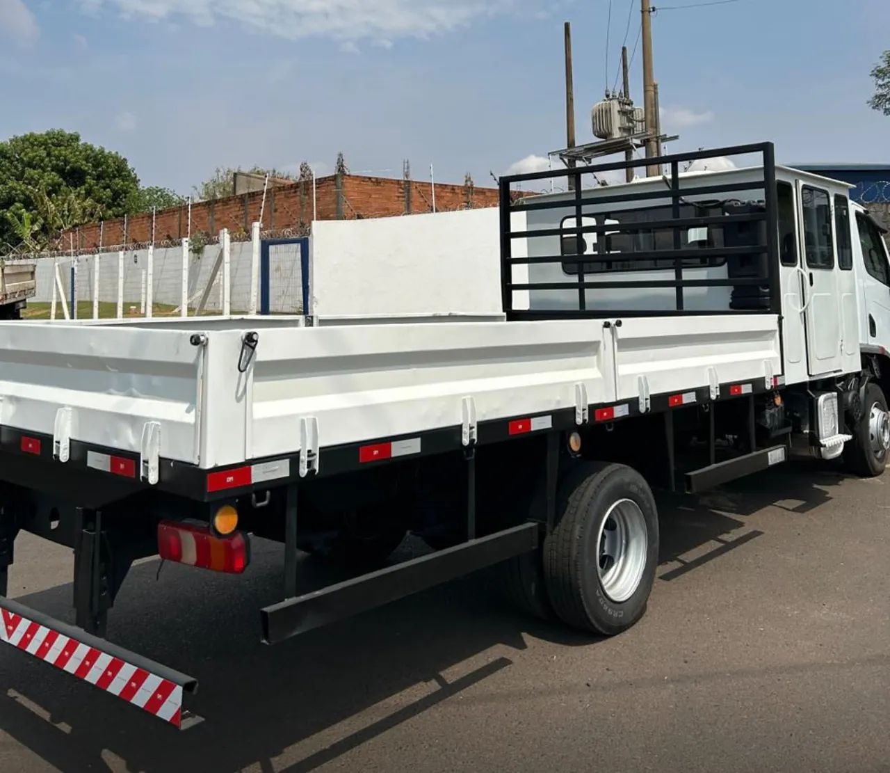 MB Accelo 1016 ano 2020 com cabine suplementar de 8 lugares, carroceria metálica, em SP - Foto 6