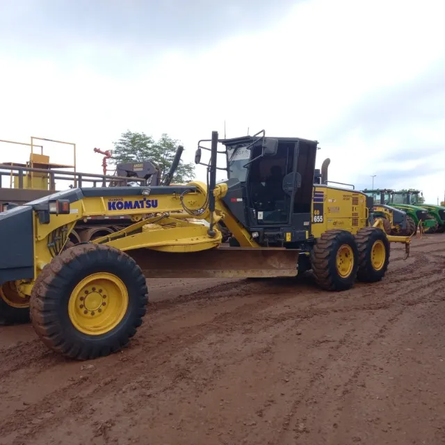 Motoniveladora Komatsu GD655