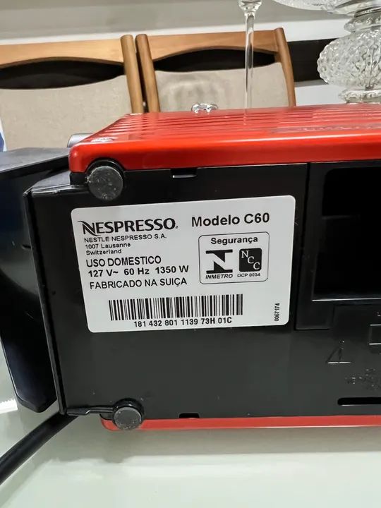 Cafeteira Nespresso Modelo C60 127V 1350W vermelha com suporte para capsulas  - Foto 6