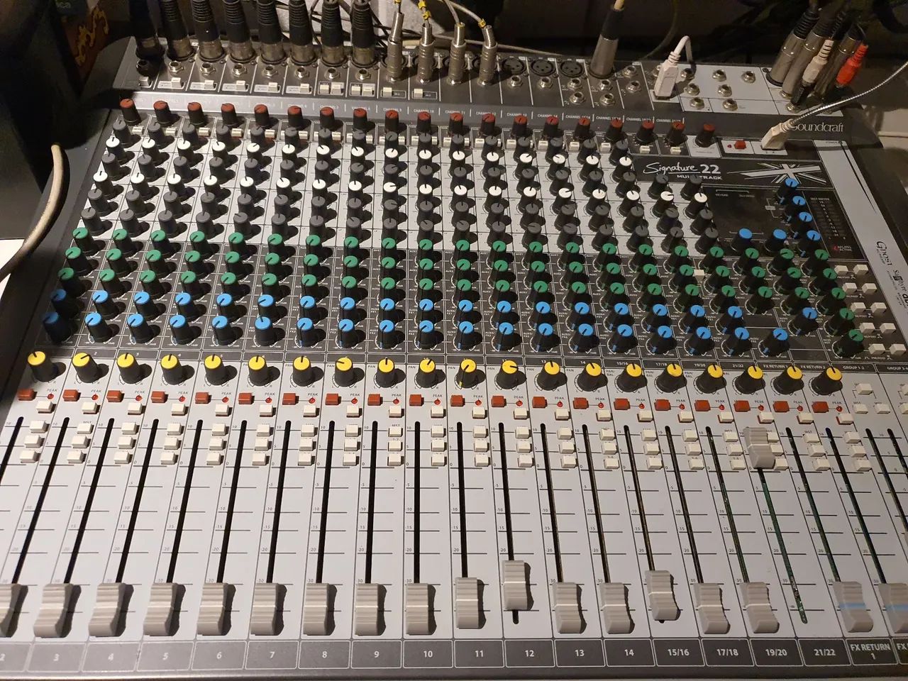 Mesa e interface Soundcraft MTK 22