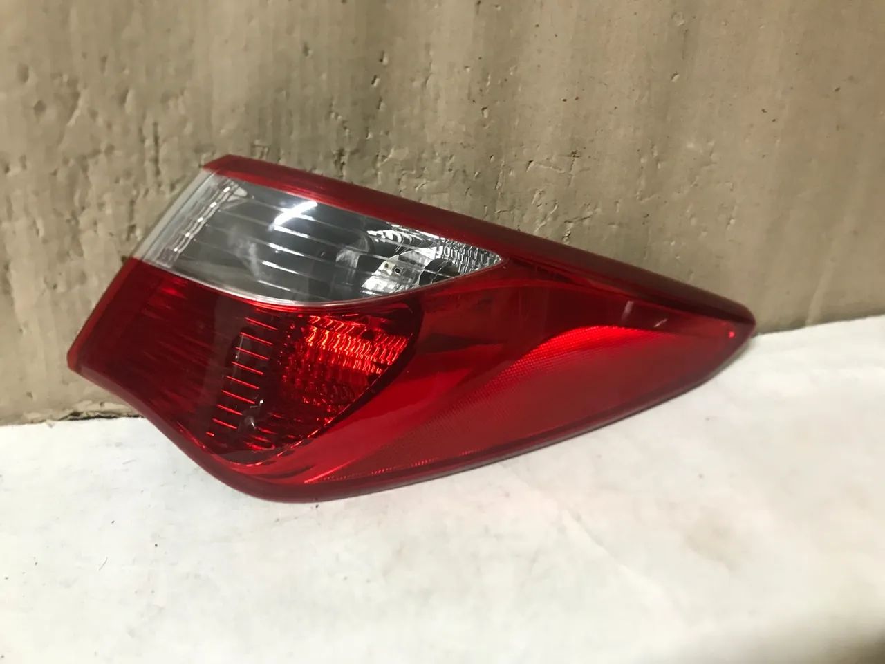 Lanterna Hb20 hatch 