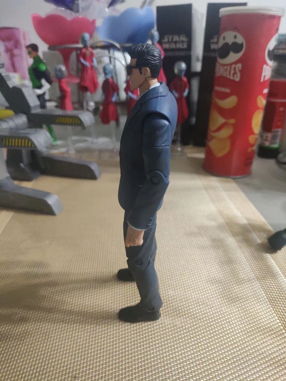 Boneco Clark Kent DC Super Heroes Superman Mattel DC Universe Classics - Foto 2