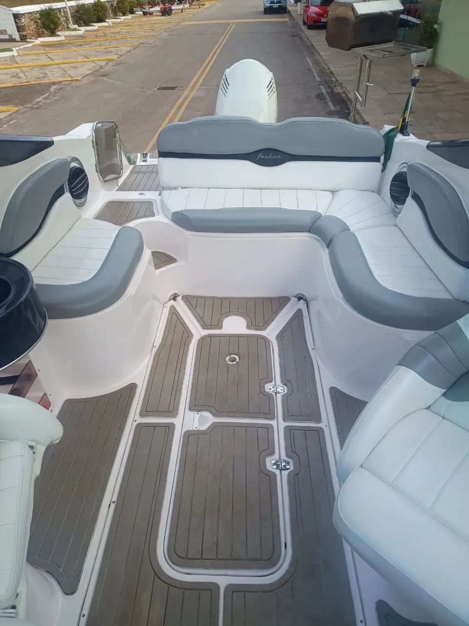 Lancha Foker 240/2011 motor 200hp Enverrud  - Foto 10