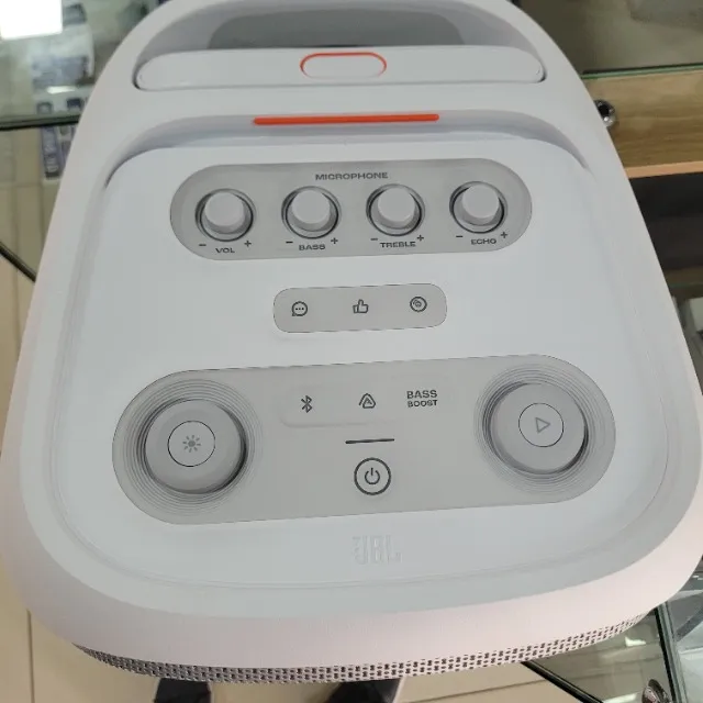 JBL PATYBOX 320 BRANCA E PRETA ?