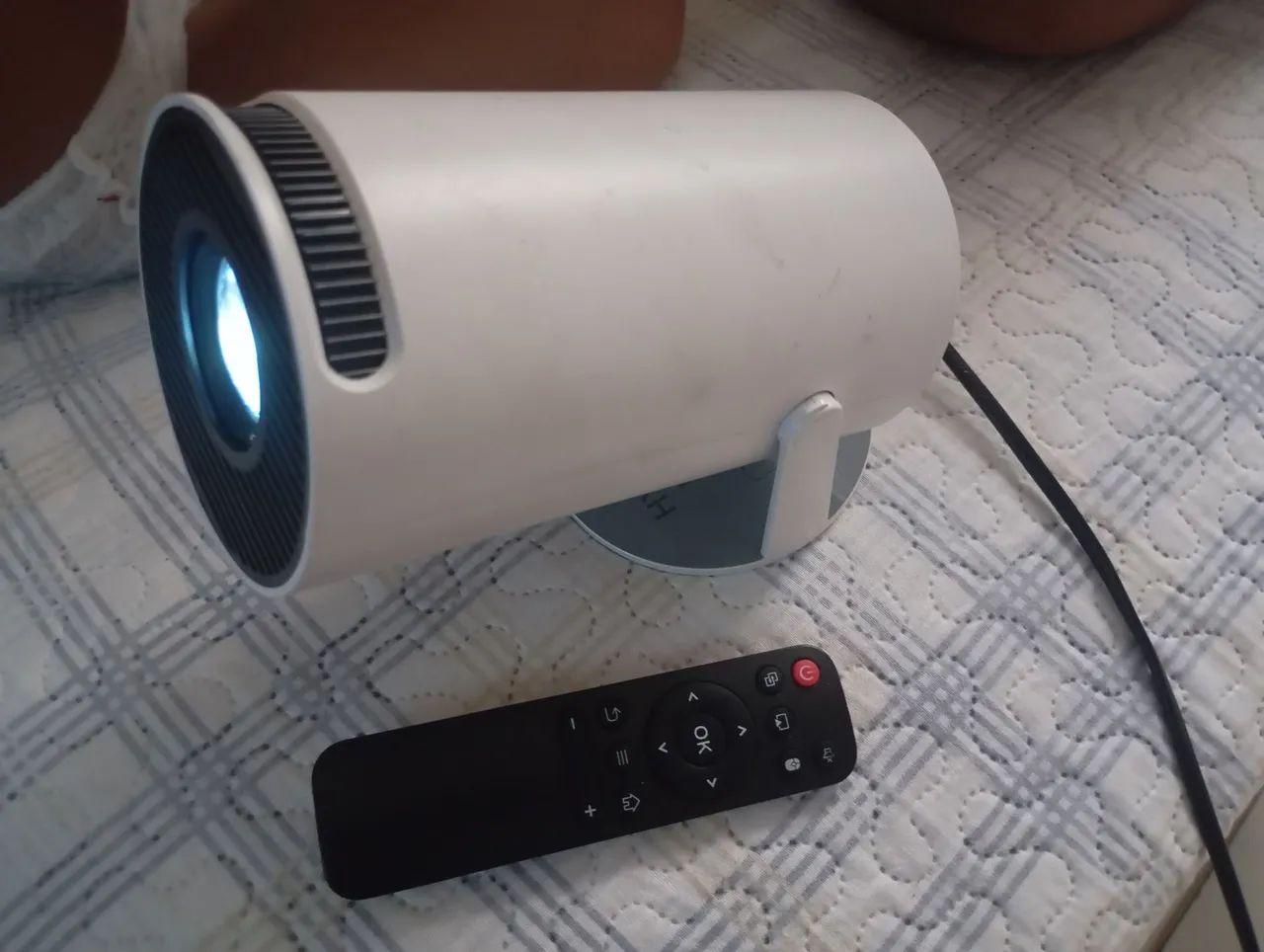 Projetor Portátil Hy300 - USADO - 110/220V - Foto 4