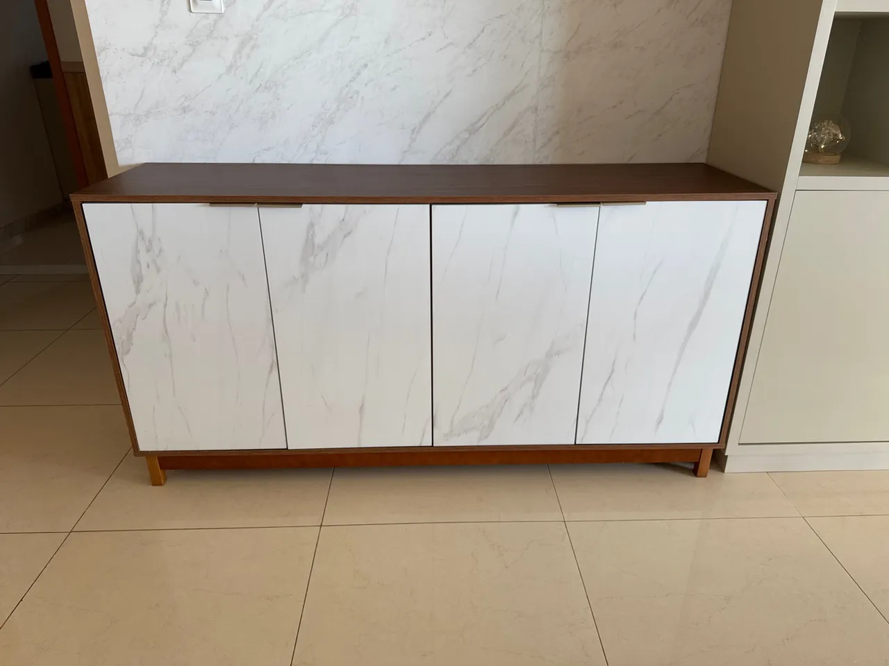 Aparador moderno com design elegante