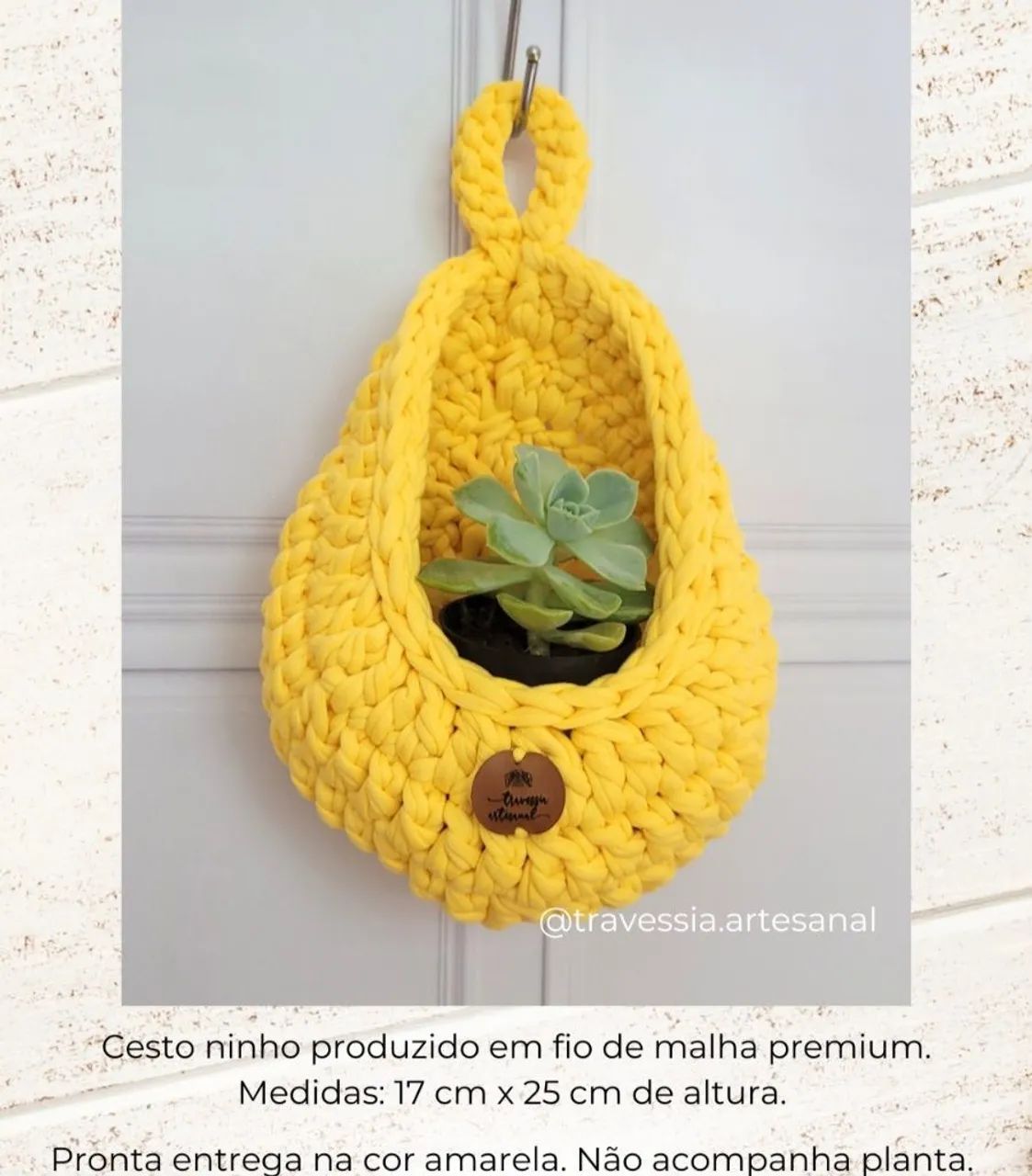 Cesto cachepô suspenso em crochê amarelo 