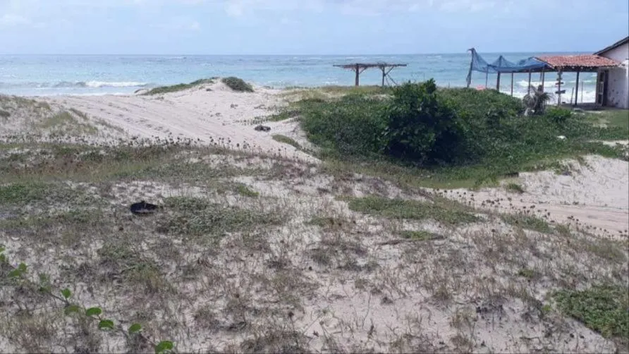 IMÓVEL À BEIRA MAR COM ÁREA DE 240M2. (PRAIA DE SANTA RITA, ATUAL PRAIA DA REDINHA NOVA)