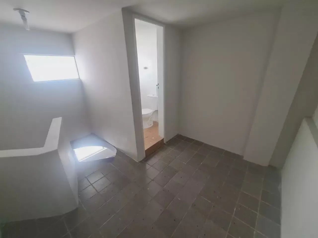 Candeias - Sala no 1° andar - C/ Mezanino - Wc Social - Vaga de Estacionamento - Foto 11