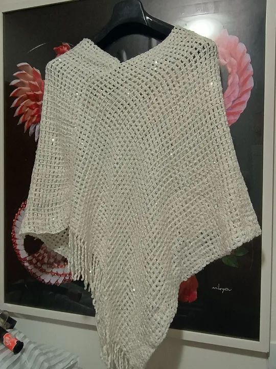 Poncho branco de crochê - Foto 4