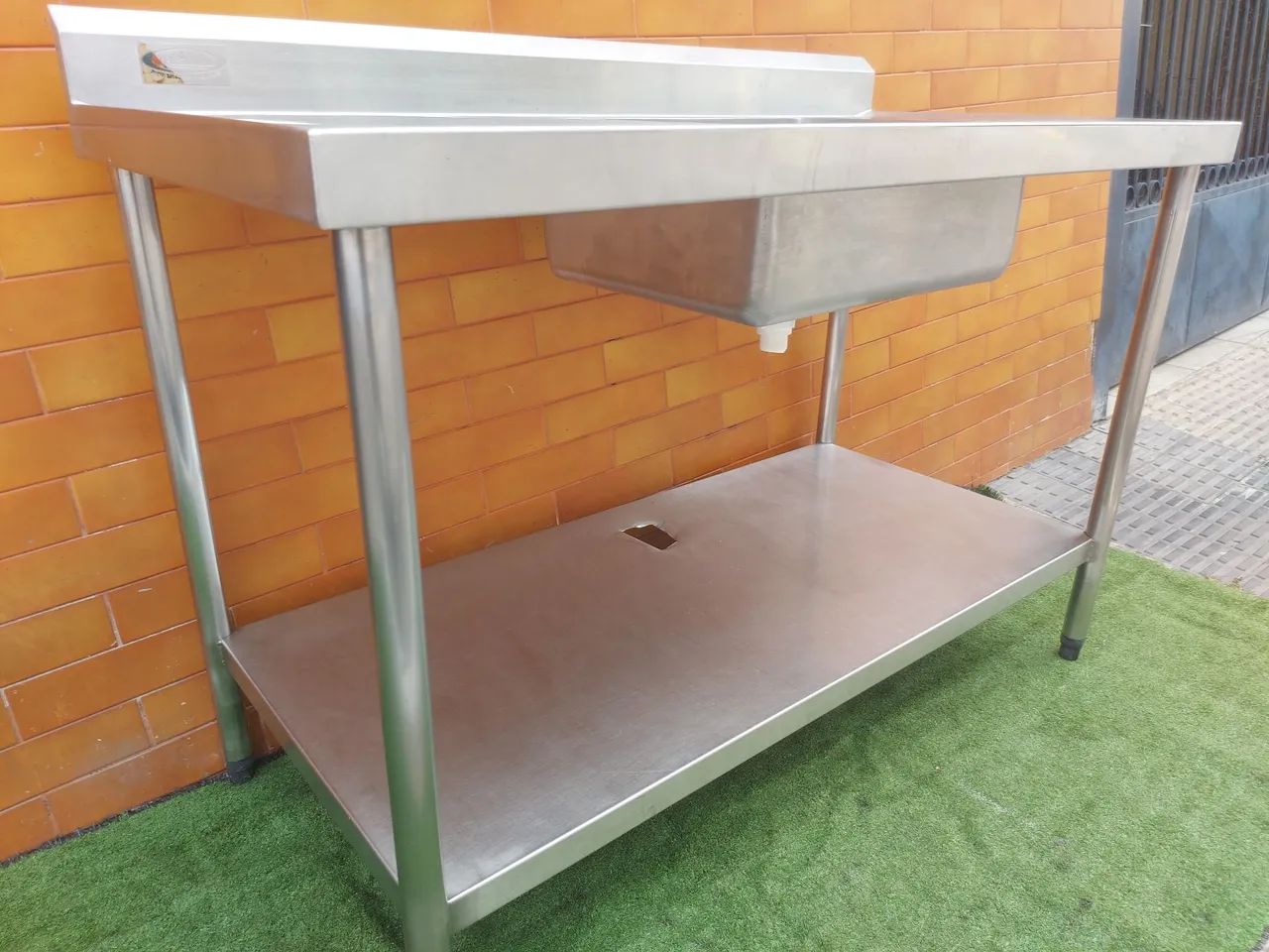 Mesa de Aço Inox com Pia para Cozinha - Foto 2