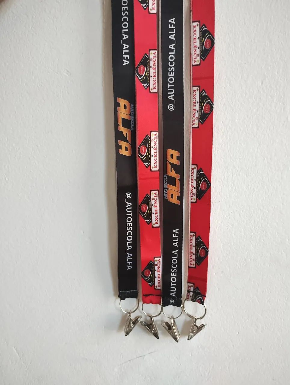 Crachá personalizados com tirantes personalizados  - Foto 4