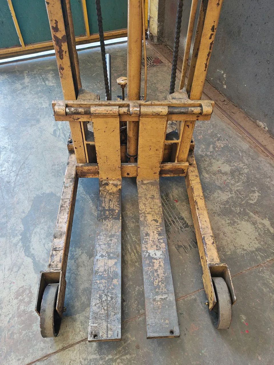 Empilhadeira manual 1 tonelada  - Foto 5