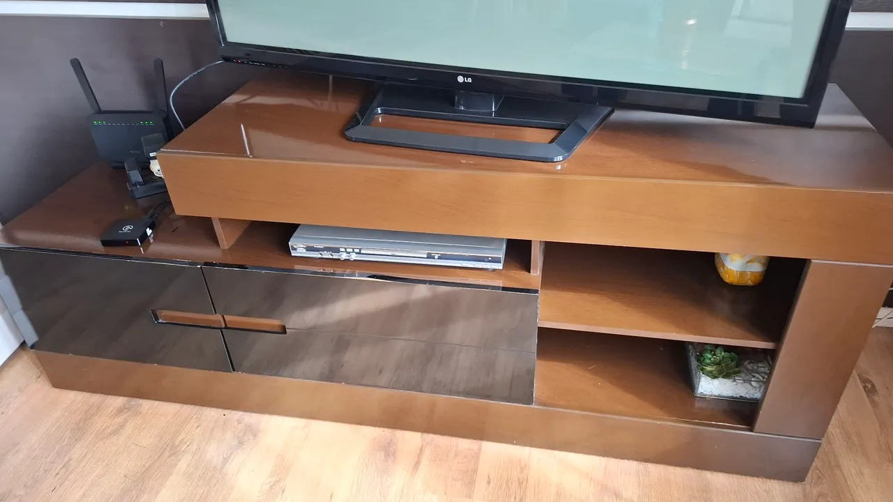 Rack para TV Amadeirado.
