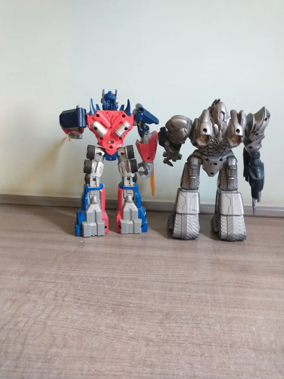 Bonecos Bumblebee, megatron e Optimus prime - Foto 3
