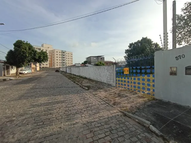 Terreno Por trás da vila militar.
