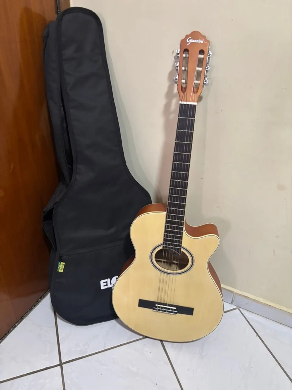Violão Giannini com case