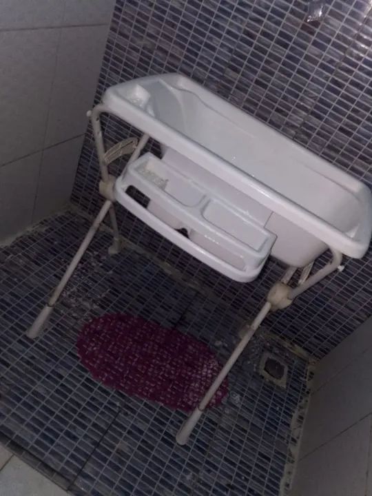Banheira para bebê com suporte