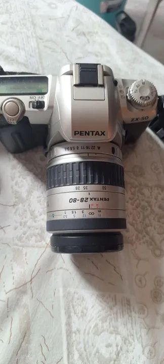 Câmera Pentax ZX-50 com Lente 28-80mm