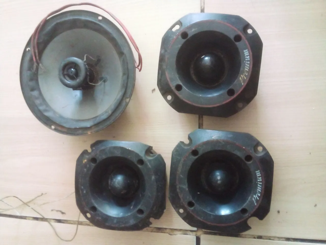 VENDO 3 TUITAS E 1 FONE JBL 50WHATS