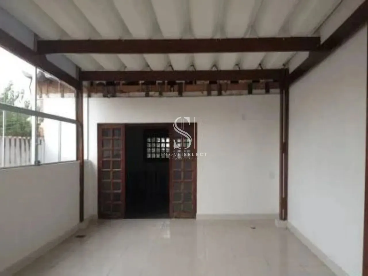 VILA LEOPOLDINA - CASA ASSOBRADADA DE 120m² COM 3 QUARTOS, 2 BANHEIROS E 2 VAGAS Á VENDA