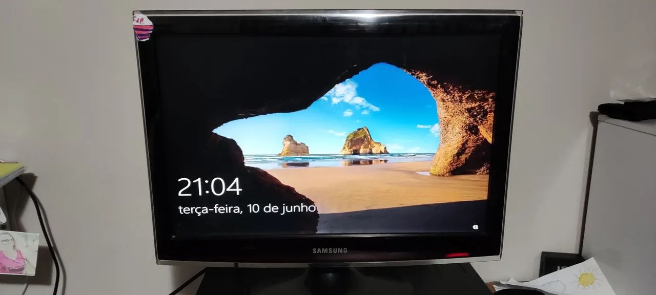 Computador completo com monitor - ideal para tarefas básicas
