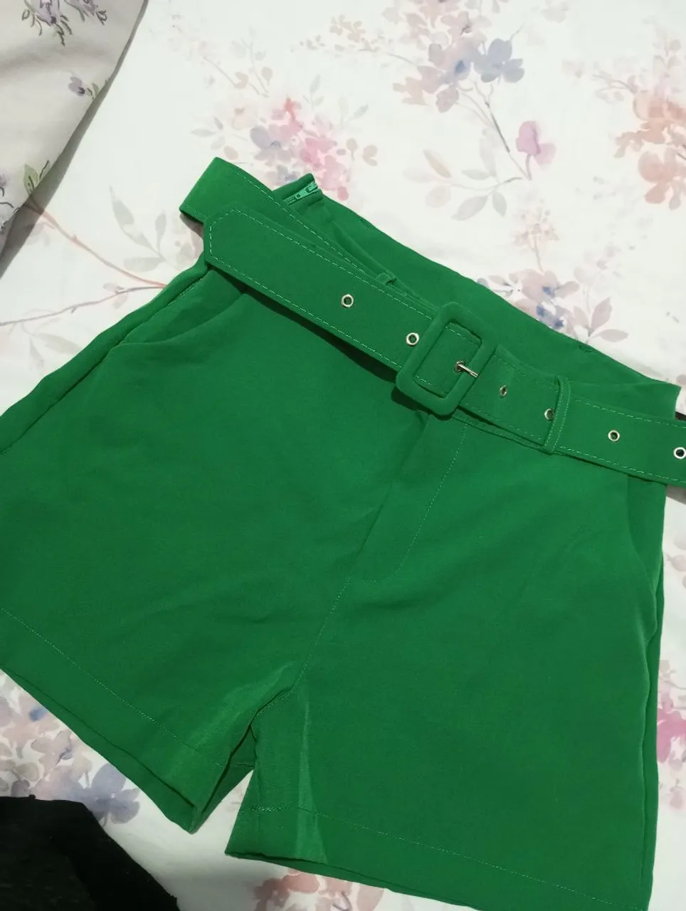 Shorts Verde com Cinto