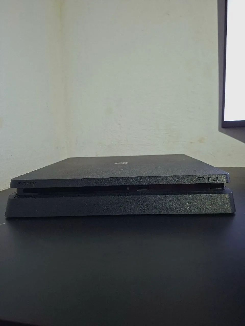 ? VENDE- SE PS4 INCLUI CONTROLE 4 JOGOS. E bom estado, perfeita para um presente de natal - Foto 3