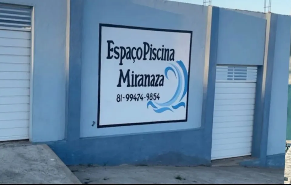 Vende-se Área de lazer com piscina