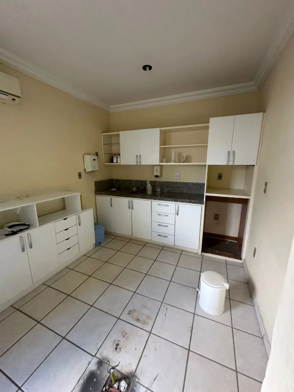 Sala Comercial em empresarial localizado na principal dos Bancários. (Oportunidade)