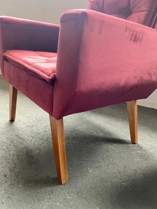 Poltrona decorativa bordô veludo - Foto 2