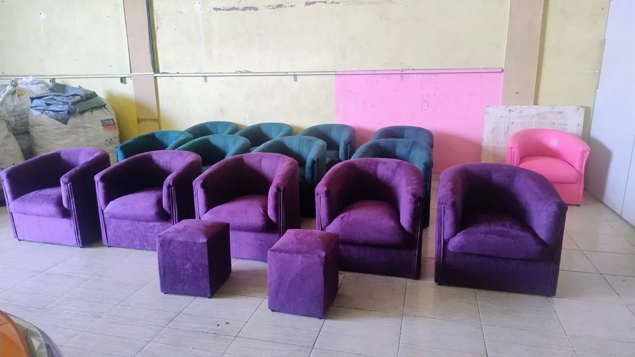 Poltronas e Puffs Coloridos - Várias Cores - Foto 2