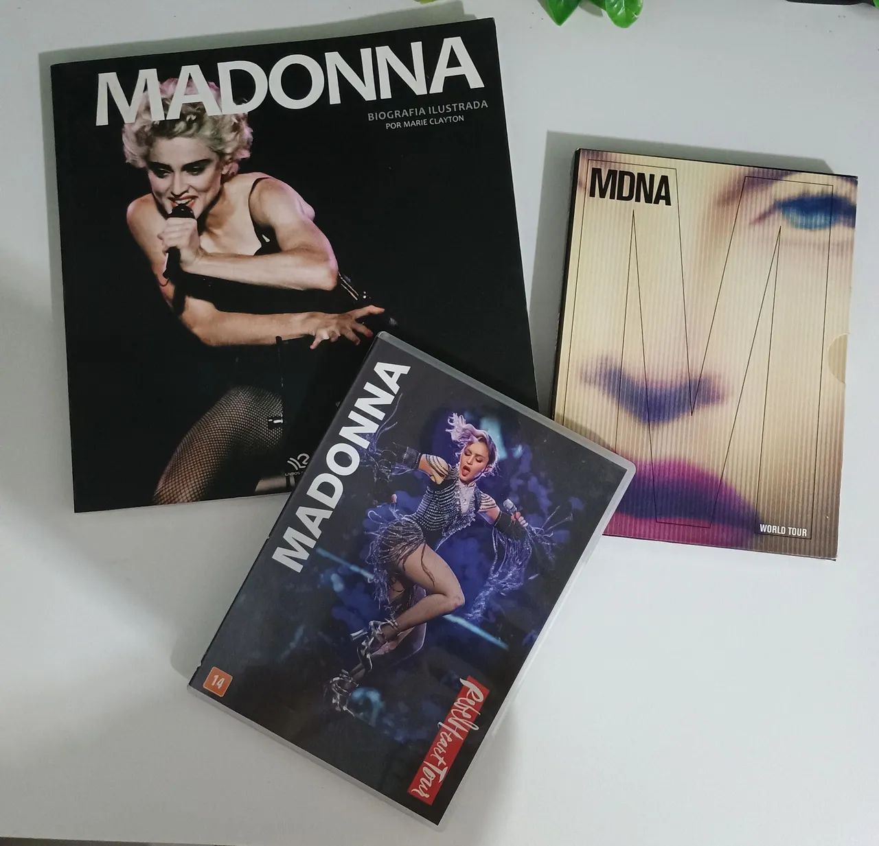 CD + DVD + Livro  Madonna