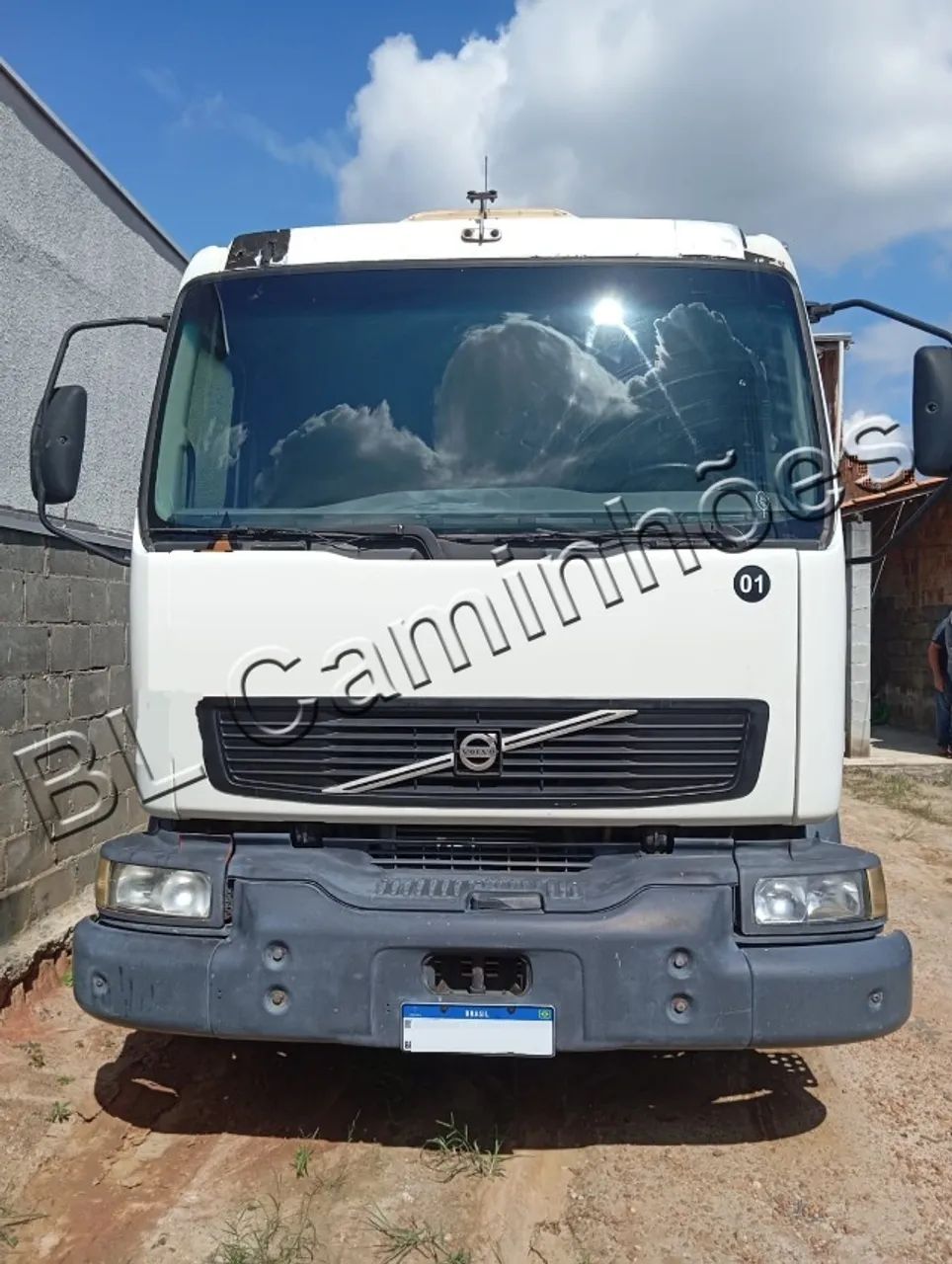 Volvo VM 240, ano 2005, Carroc. de Madeira, Motor Novo - Foto 2