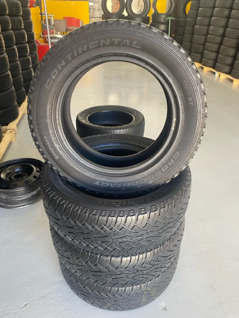 04 PNEUS 205/60/15 CONTINENTAL USADOS