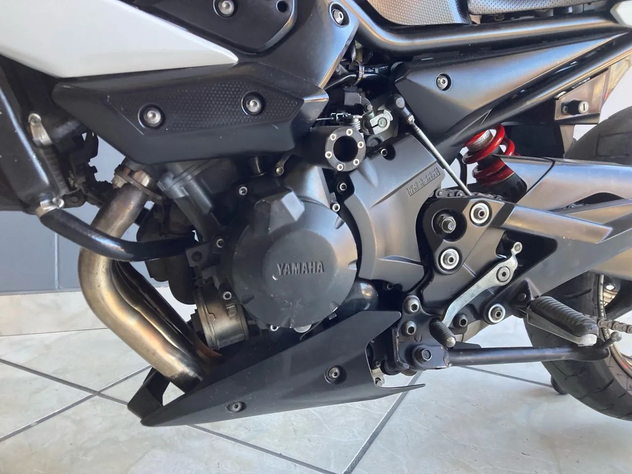 YAMAHA XJ6-N - Foto 4