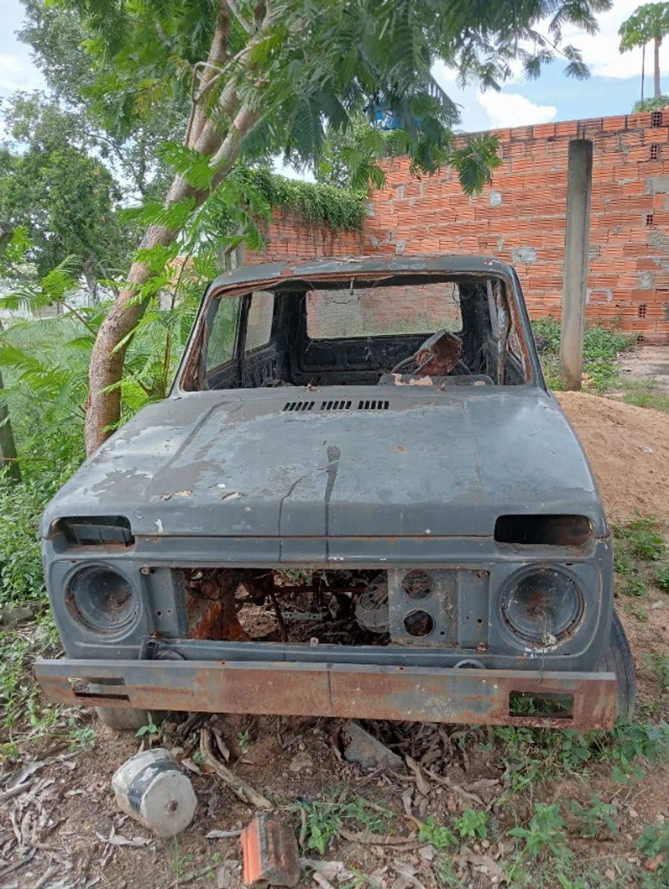 Lada Niva sucata