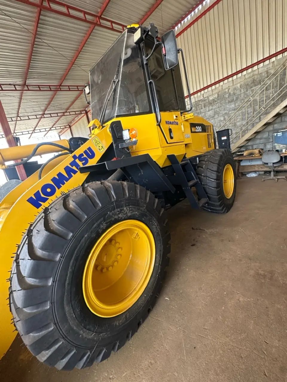 Pá Carregadeira Komatsu WA200 - Foto 3