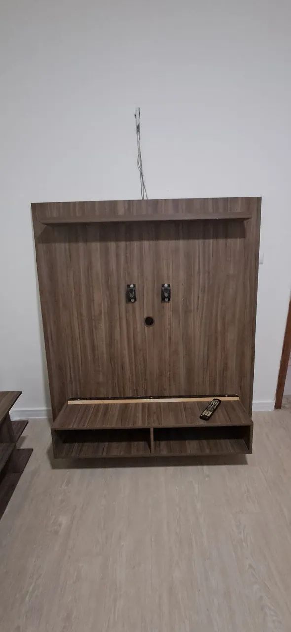 Painel para TV com prateleira 