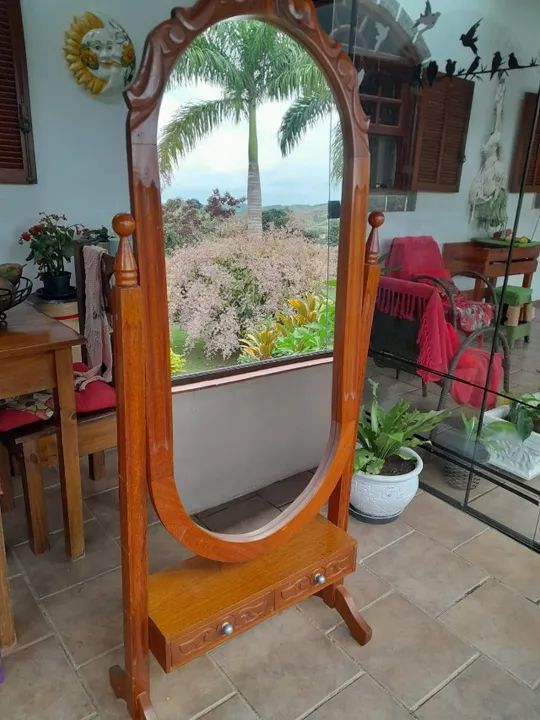 Vendo móvel de madeira com espelho 