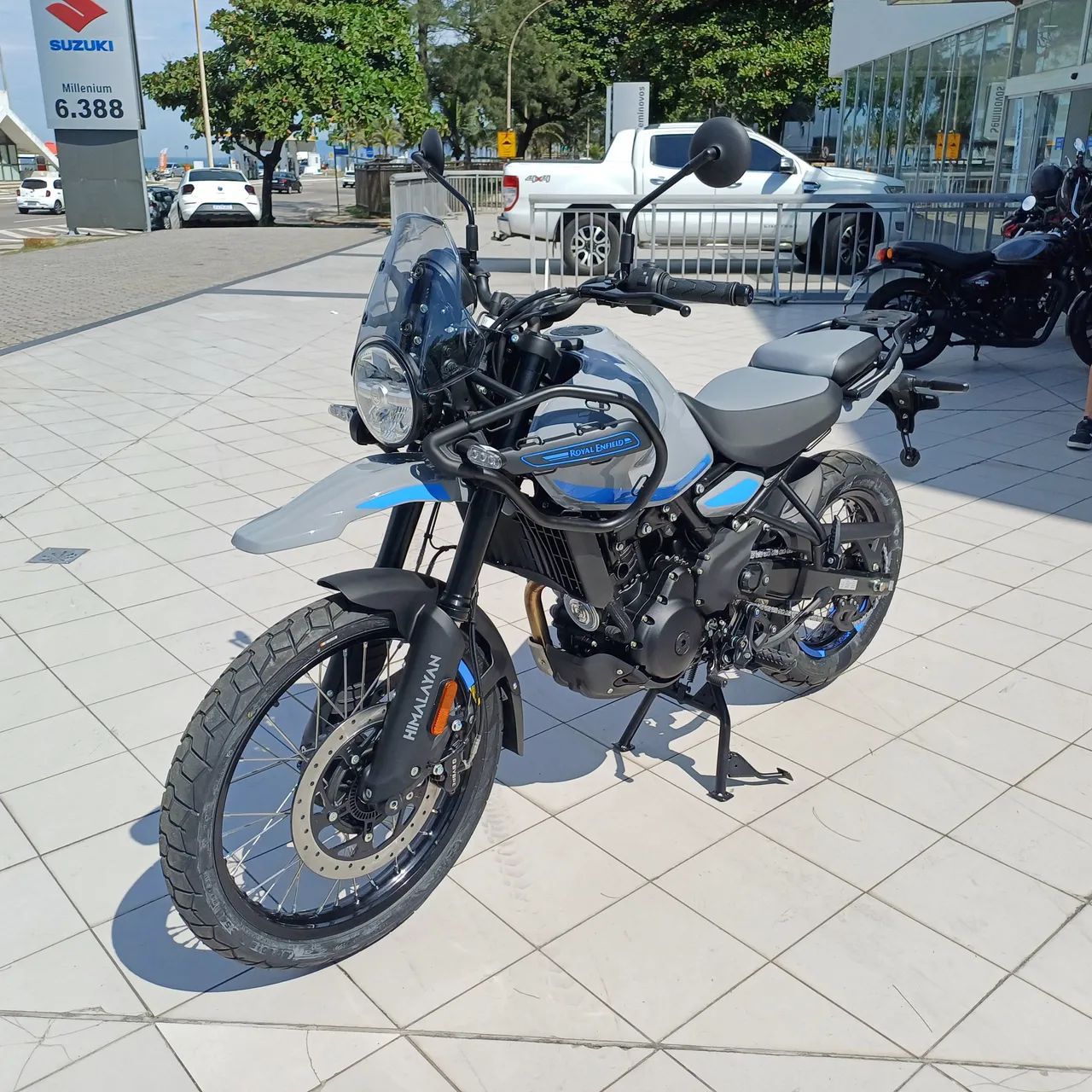 Royal Enfield Himalayan 450 2026 chega ao Brasil com motor Sherpa e painel TFT conectado