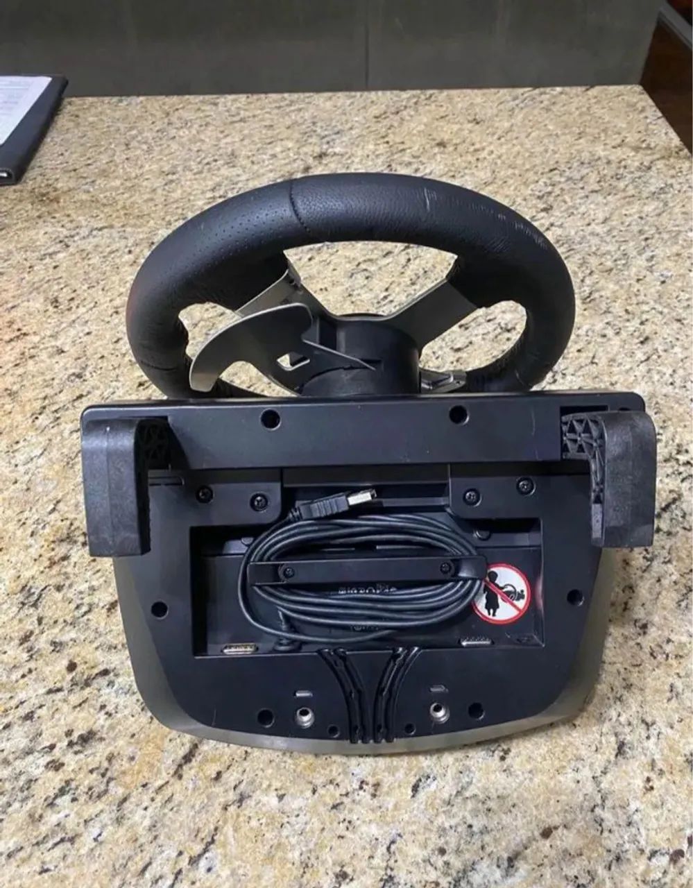 Logitech G27 Racing Wheel in Perfect Condition64717108031745123