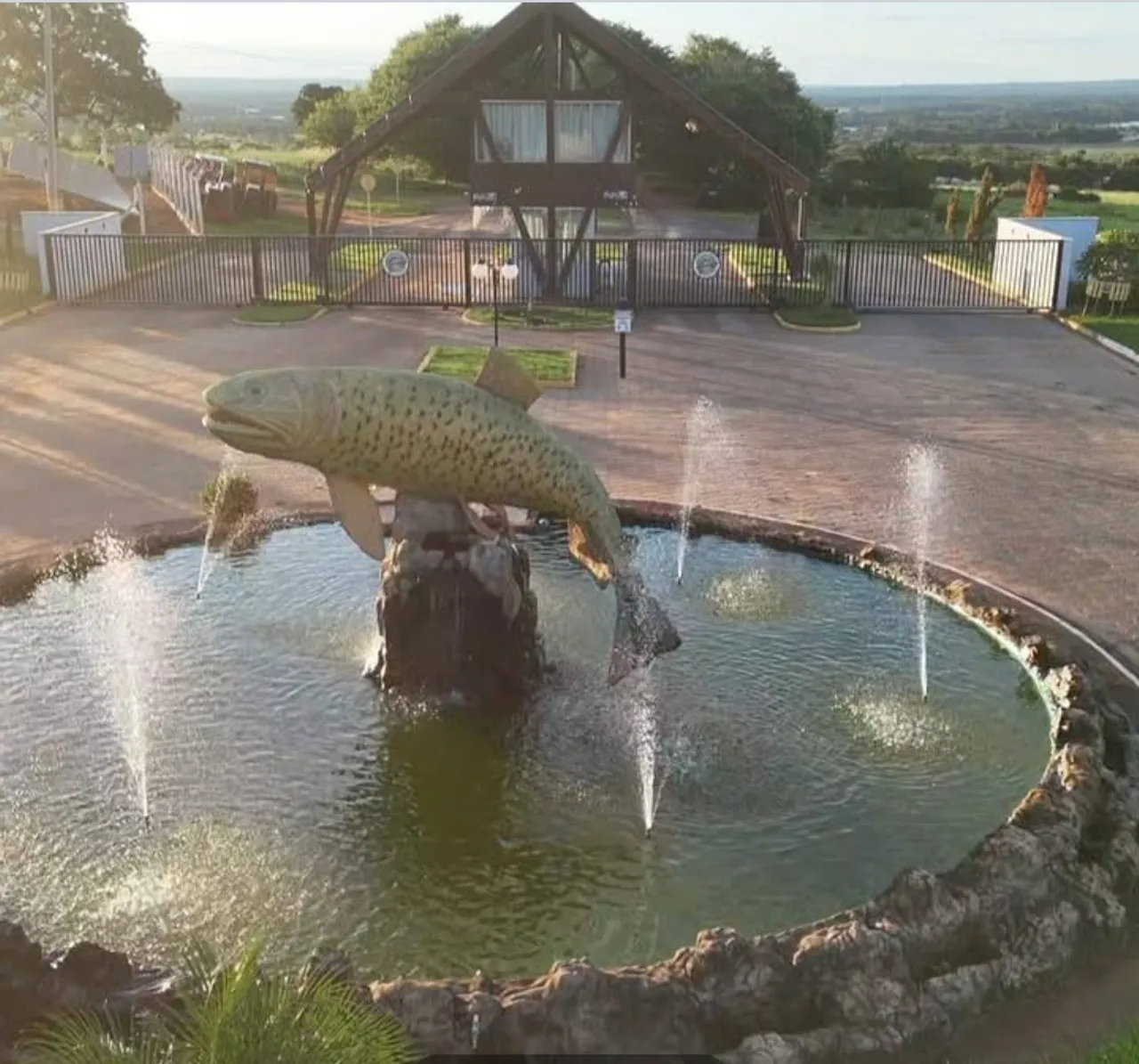Rancho de pesca em condomínio fechado
