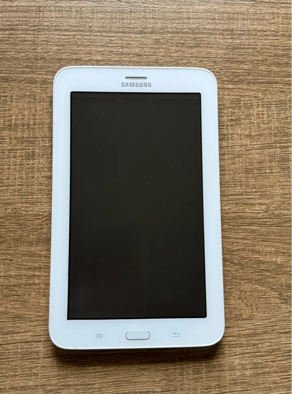 Tablet Samsung Galaxy Tab 3 Lite 7.0 - Compacto, Prático e Ideal para o Dia a Dia!