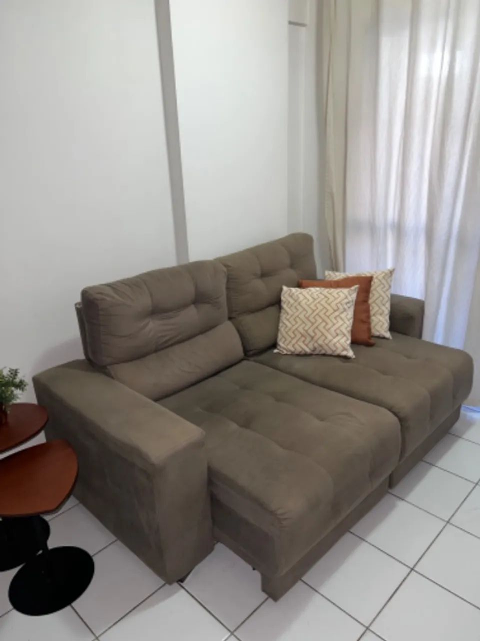 Sofá 3 lugares com 3 almofadas - Foto 4